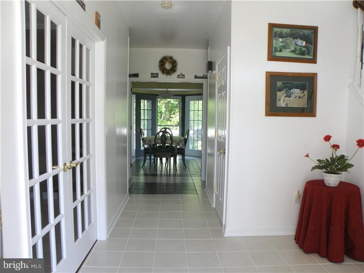 990 Font Road Glenmoore, PA 19343 - Photo 9 of 25 Foyer