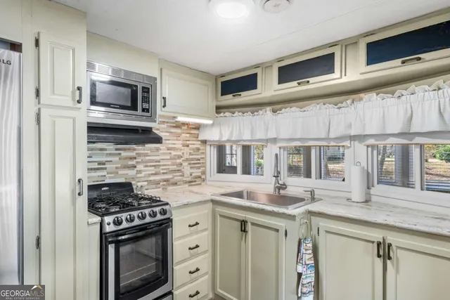 a front view of house with yard