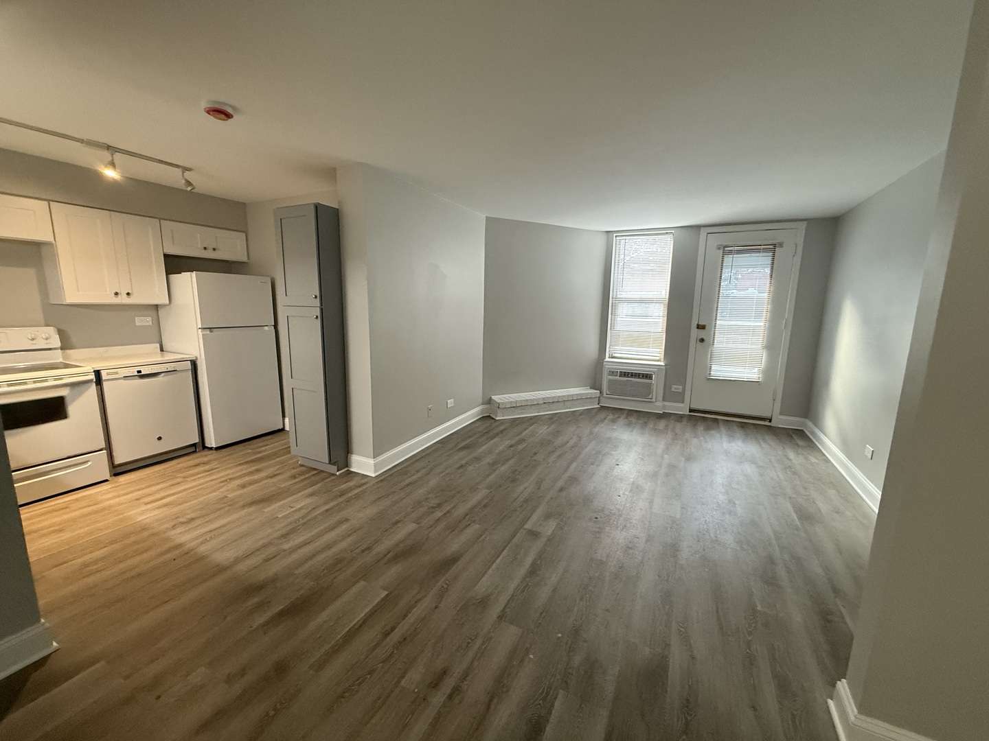 744 West Gordon Terrace, Unit 101 Chicago, IL 60613 - Photo 2 of 10 a view of empty room with wooden floor and window