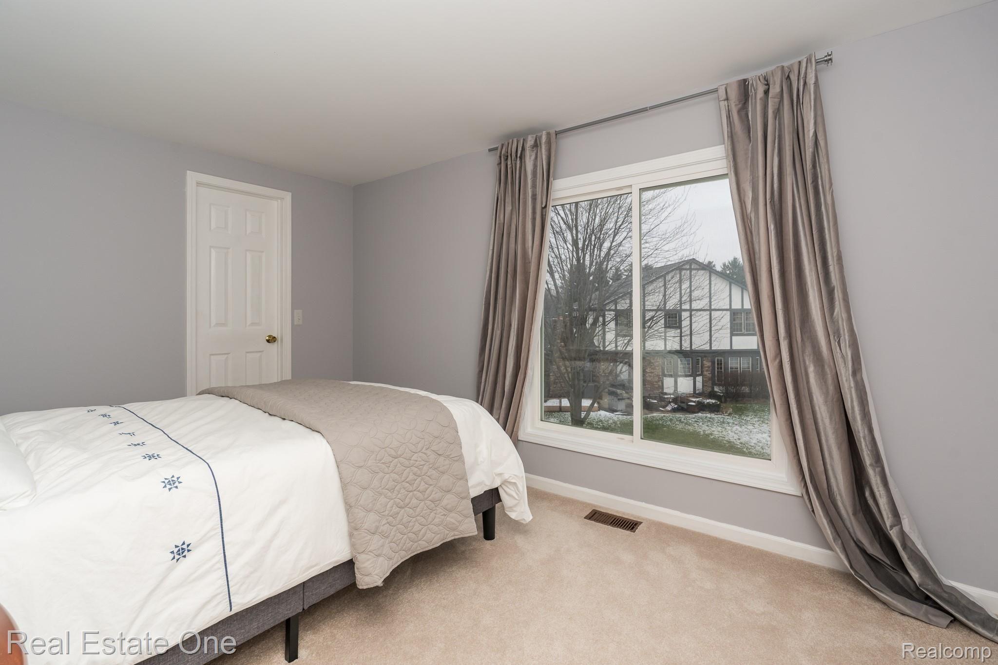 3151 Primrose Drive Rochester, MI 48307 - Photo 34 of 48 3151 Primrose MLS-W032.jpg