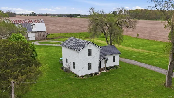 $389,900 | 6815 South 550 East, Wolcottville, IN 46795