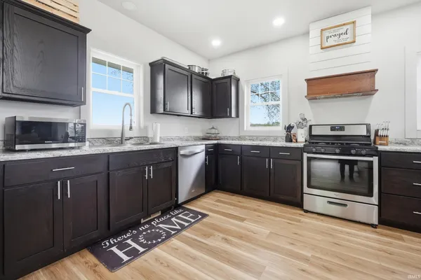$389,900 | 6815 South 550 East, Wolcottville, IN 46795