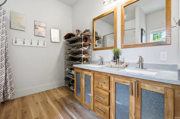 $389,900 | 6815 South 550 East, Wolcottville, IN 46795