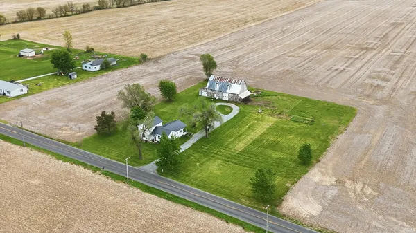 $389,900 | 6815 South 550 East, Wolcottville, IN 46795