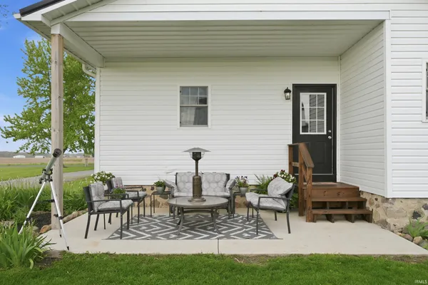 $389,900 | 6815 South 550 East, Wolcottville, IN 46795