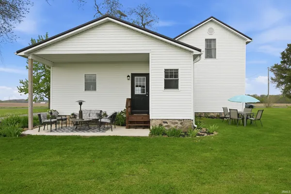 $389,900 | 6815 South 550 East, Wolcottville, IN 46795