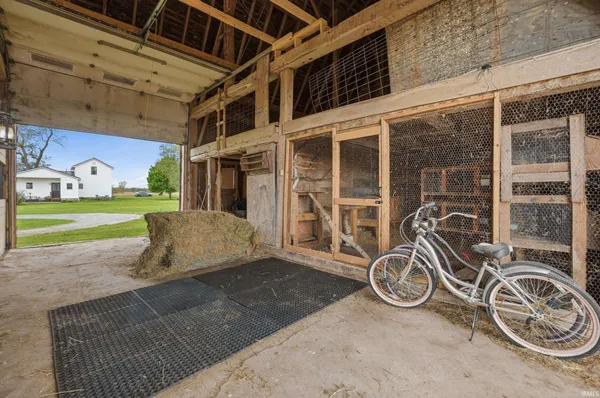 $389,900 | 6815 South 550 East, Wolcottville, IN 46795