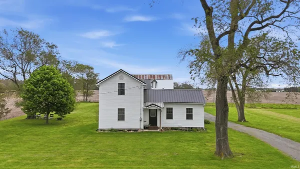 $389,900 | 6815 South 550 East, Wolcottville, IN 46795