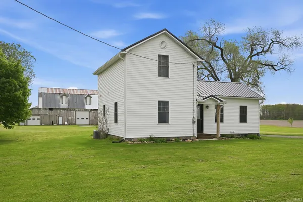 $389,900 | 6815 South 550 East, Wolcottville, IN 46795