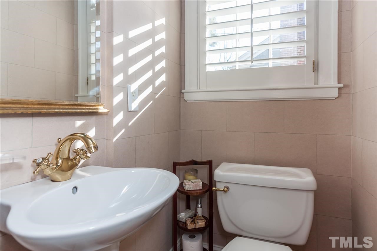 2241 The Circle Raleigh, NC 27608 - Photo 14 of 23