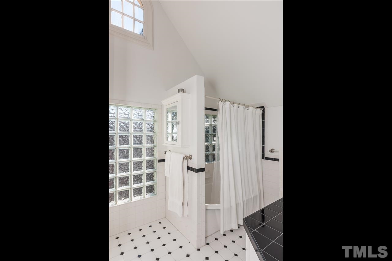 2241 The Circle Raleigh, NC 27608 - Photo 17 of 23