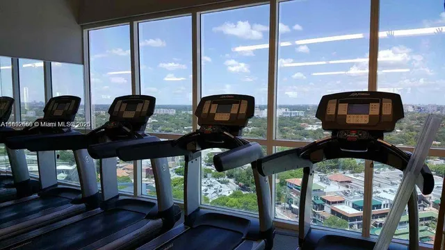 $2,950 | 2889 McFarlane Road, Unit 909, Miami, FL 33133