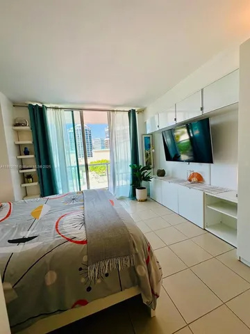 $2,950 | 2889 McFarlane Road, Unit 909, Miami, FL 33133