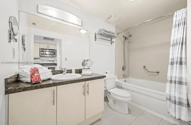 $2,950 | 2889 McFarlane Road, Unit 909, Miami, FL 33133