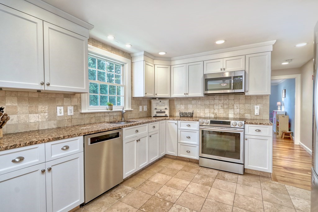 3 Bancroft Road Melrose, MA 02176 - Photo 10 of 31 Gallery Image 10