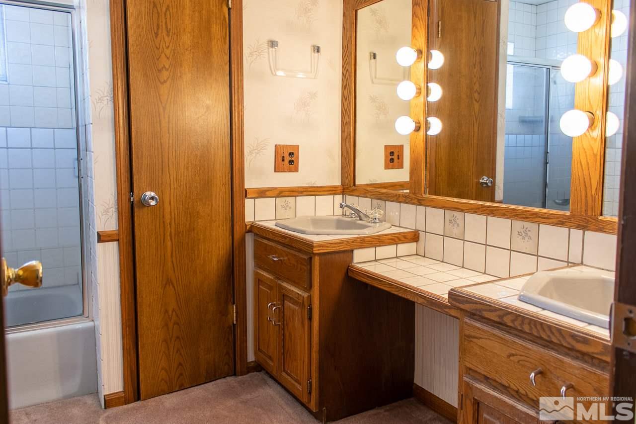 425 Smithridge Drive Reno, NV 89502 - Photo 8 of 9 Photo 8