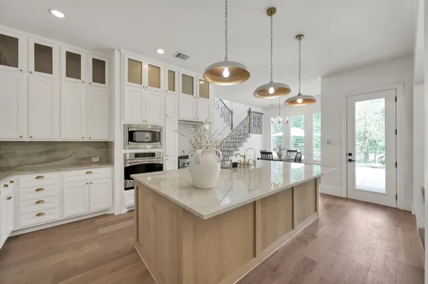 $5,800 | 11 Clare Point Drive, The Woodlands, TX 77354