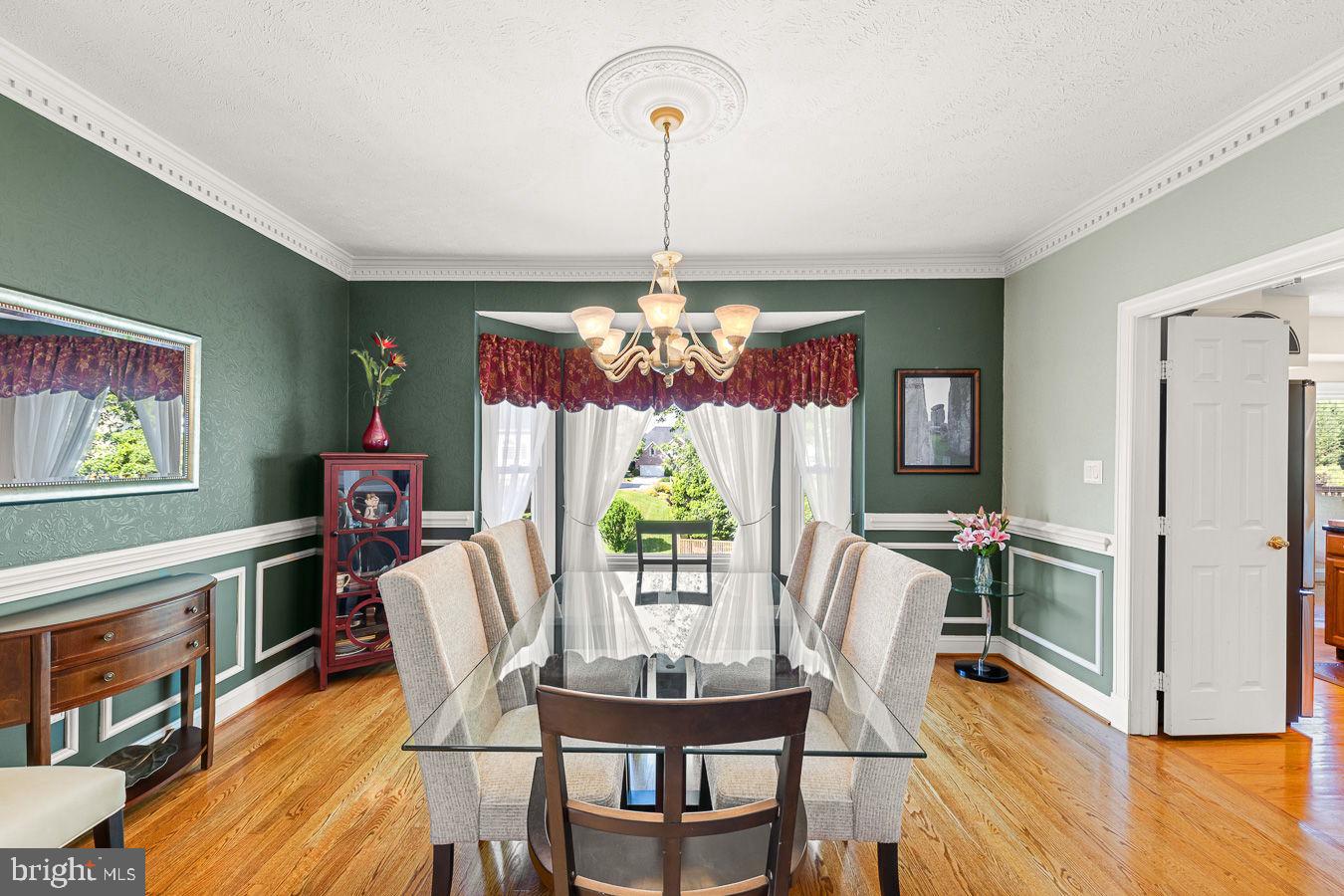 295 Huntersridge Road Winchester, VA 22602 - Photo 13 of 58 Dining room