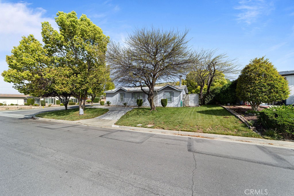 9985 Frontier Trail Cherry Valley, CA 92223 - Photo 3 of 29