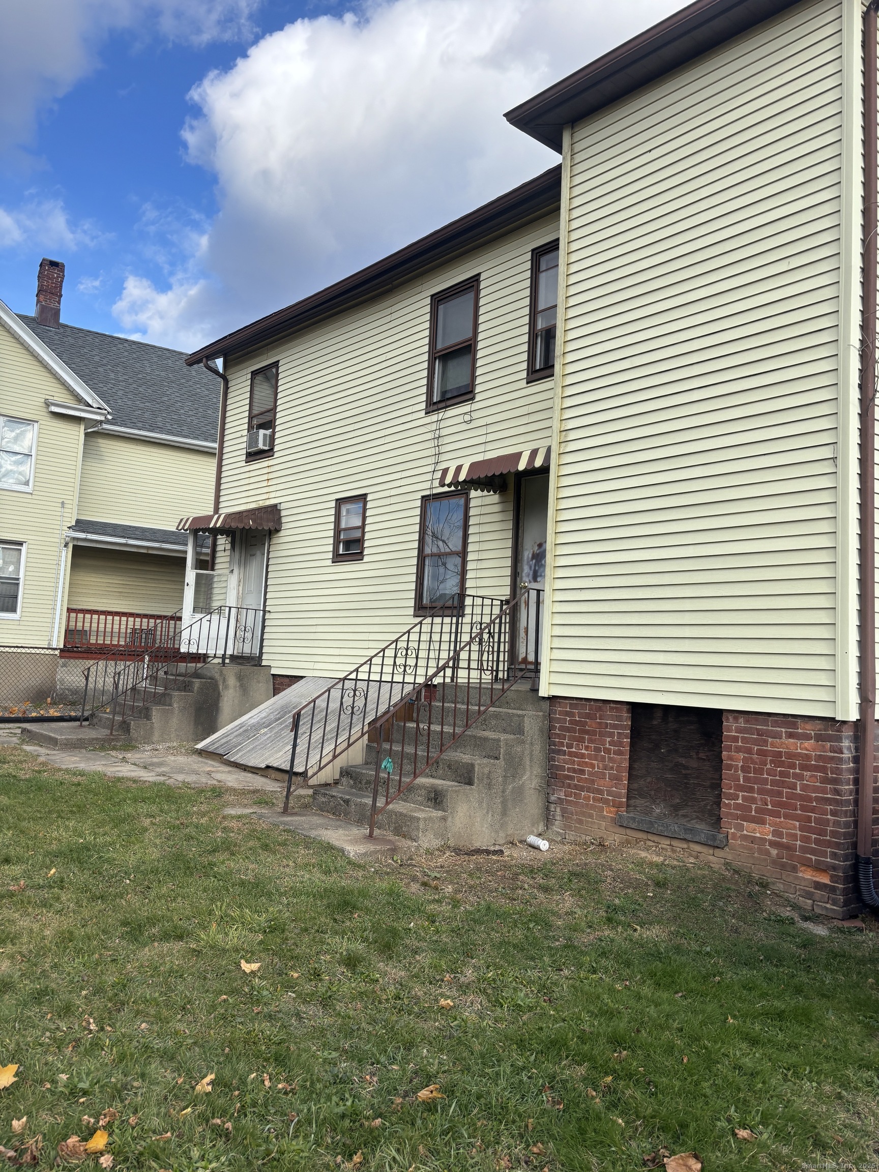 509 Pembroke Street Bridgeport, CT 06608 - Photo 3 of 25 a front view of a house with garden