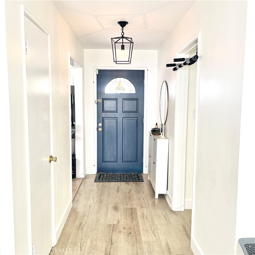 1912 North Kenneth Road Burbank, CA 91504 - Photo 2 of 22