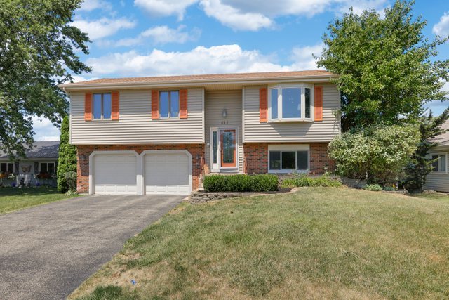 612 Rockhurst Road Bolingbrook, IL 60440 - Photo 1 of 33