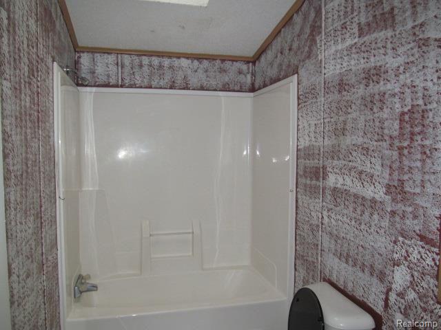 21747 Farmington Road Farmington, MI 48335 - Photo 28 of 35 21747 FARMINGTON RD FARMINGTON HILLS (66).jpg