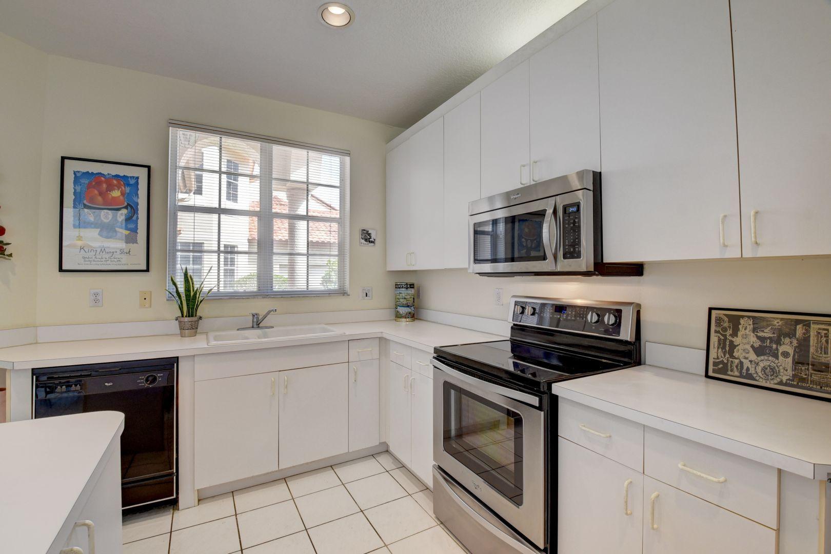 23349 Water Circle Boca Raton, FL 33486 - Photo 28 of 44 Kitchen