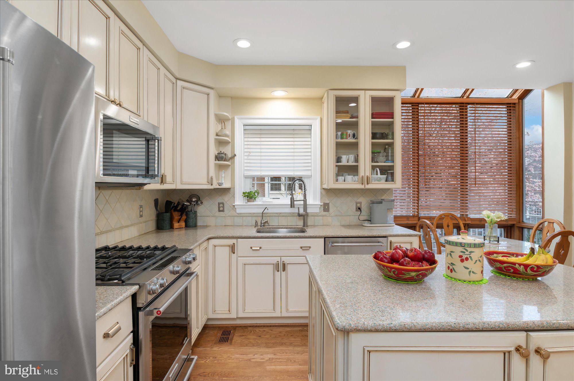 8001 Quarry Ridge Way Bethesda, MD 20817 - Photo 12 of 55 Great updated Kitchen