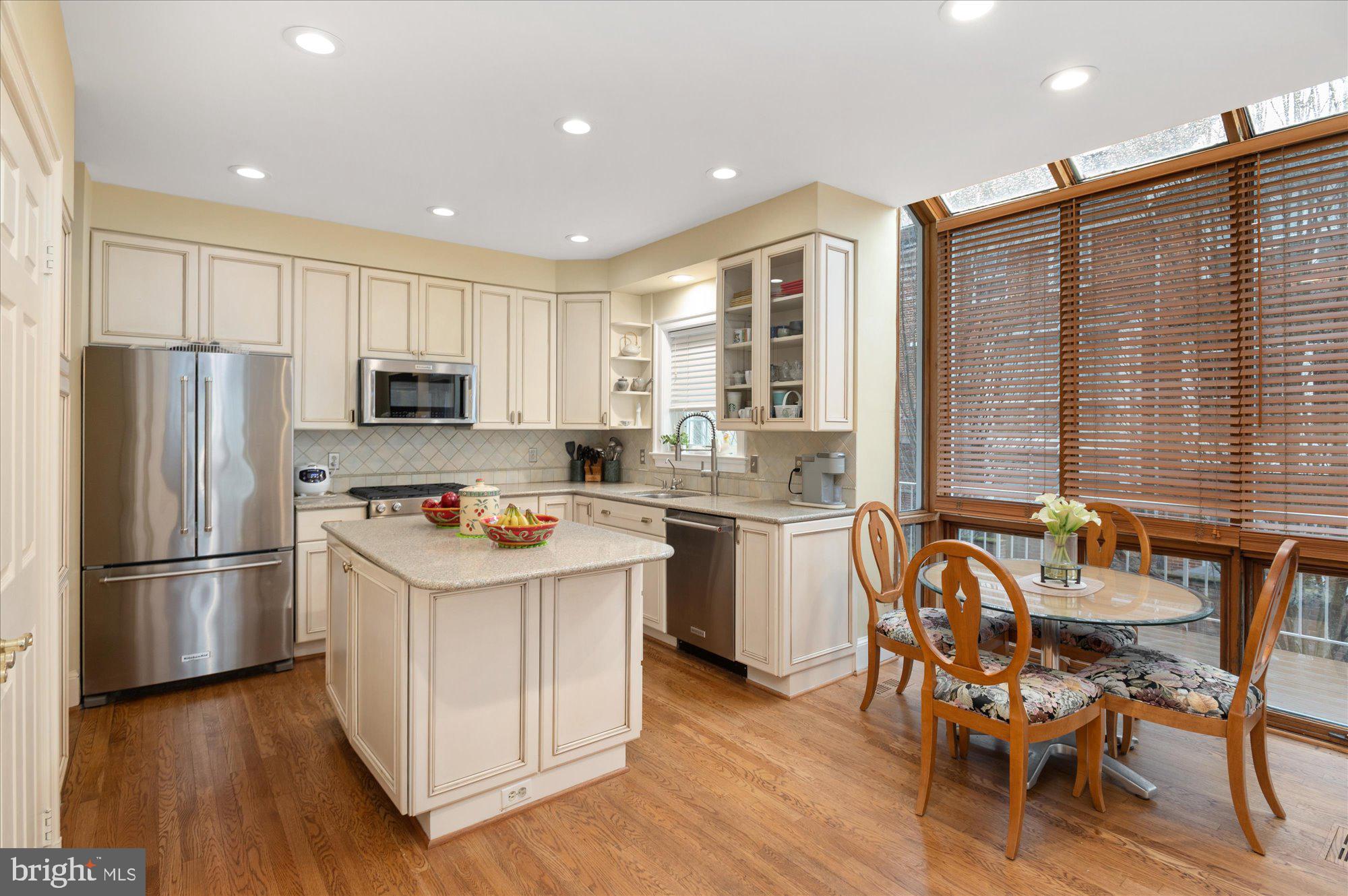 8001 Quarry Ridge Way Bethesda, MD 20817 - Photo 13 of 55 Stainless Steel Appliances