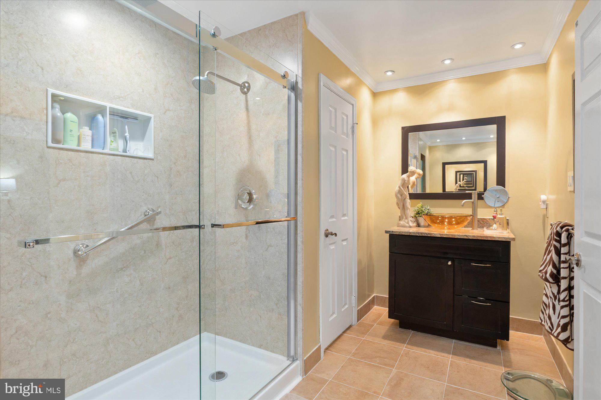 8001 Quarry Ridge Way Bethesda, MD 20817 - Photo 32 of 55 Wonderful Updated Baths