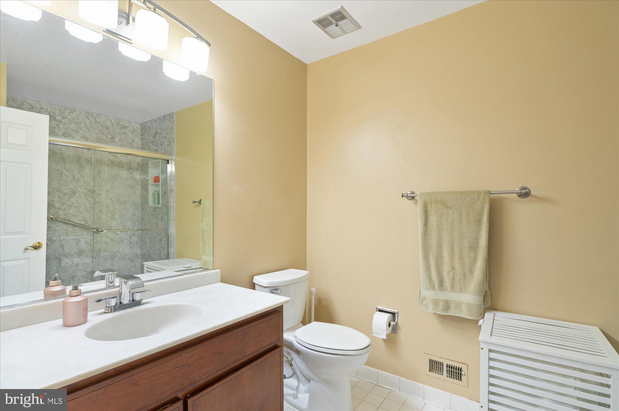 8001 Quarry Ridge Way Bethesda, MD 20817 - Photo 37 of 55 Large Bath -Upper level