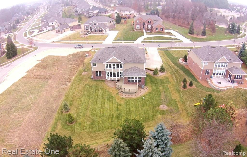 6918 Oakhurst Ridge Road Clarkston, MI 48348 - Photo 13 of 47 BACK