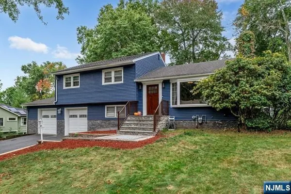 $899,000 | 717 Orange Court, River Vale, NJ 07675