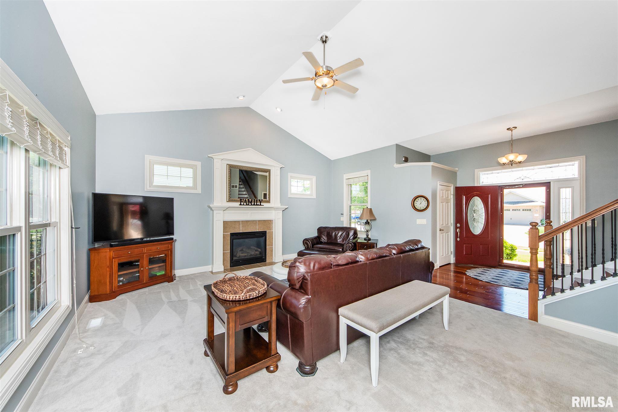1759 Kingsbury Road Washington, IL 61571 - Photo 12 of 50 Gallery Image 12