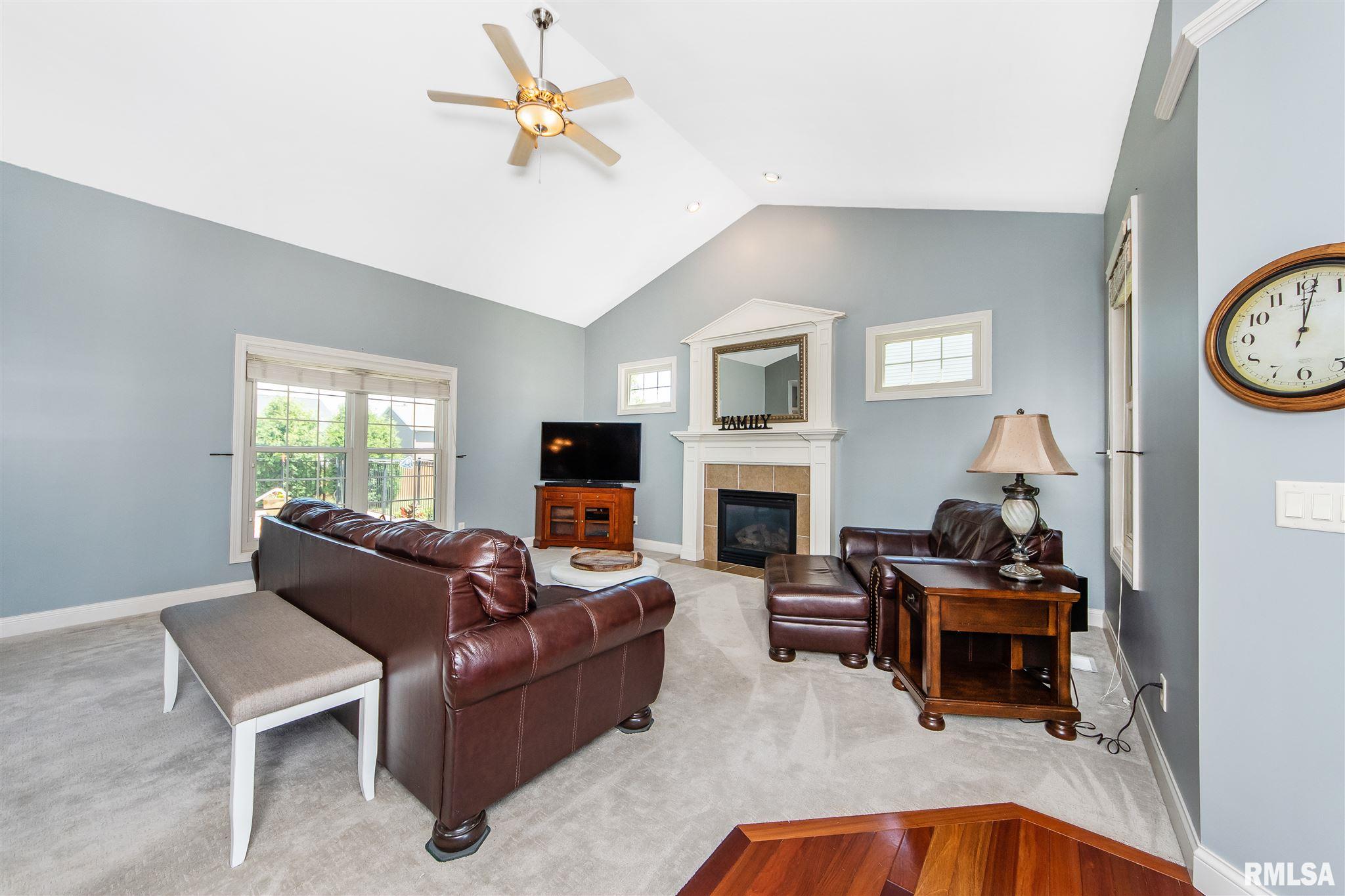 1759 Kingsbury Road Washington, IL 61571 - Photo 10 of 50 Gallery Image 10