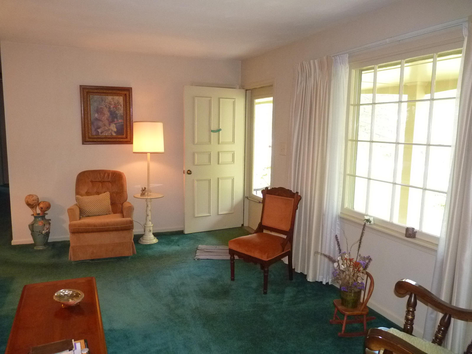 471 Pin Oak Drive Blue Ridge, VA 24064 - Photo 2 of 18 a living room with furniture and a window
