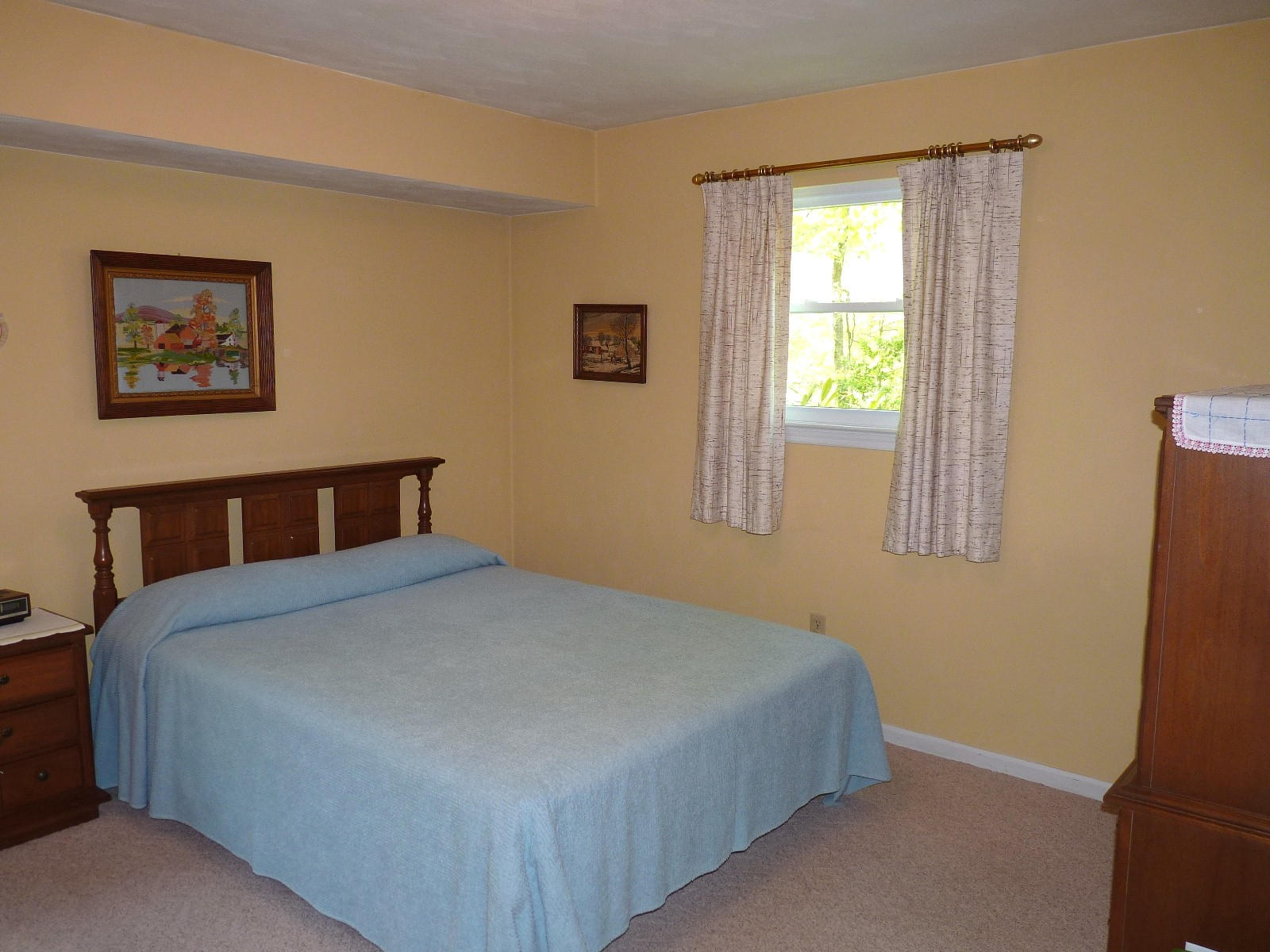 471 Pin Oak Drive Blue Ridge, VA 24064 - Photo 6 of 18 a bedroom with a bed and a window