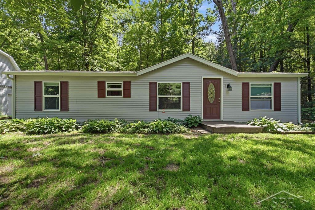 203 West Sampson Road Sanford, MI 48657 - Photo 2 of 29