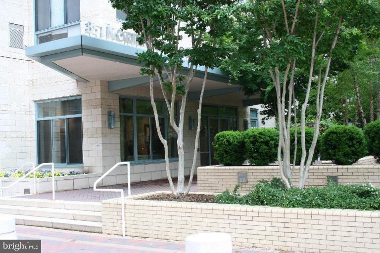 851 North Glebe Road, Unit 1503 Arlington, VA 22203 - Photo 3 of 40