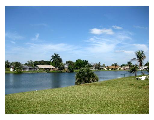 9568 Newport Road Boca Raton, FL 33434 - Photo 7 of 9 backyard