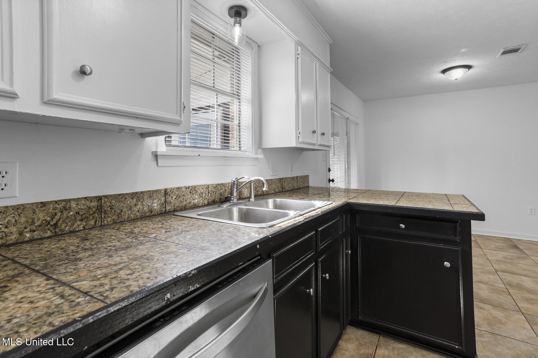 1522 Hawthorne Place Clinton, MS 39056 - Photo 8 of 21 1522 Hawthorne Pl-9