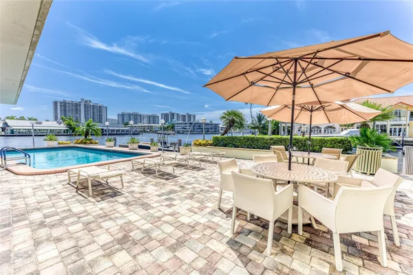 $2,250 | 2900 Northeast 30th Street, Unit 4I, Fort Lauderdale, FL 33306