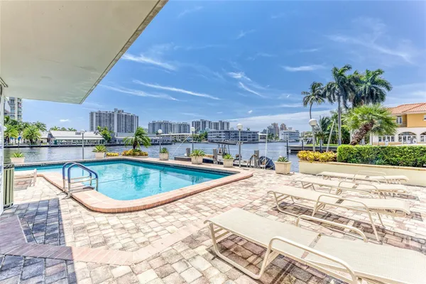 $2,250 | 2900 Northeast 30th Street, Unit 4I, Fort Lauderdale, FL 33306