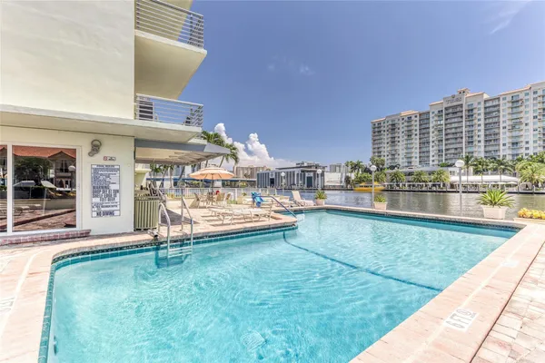 $2,250 | 2900 Northeast 30th Street, Unit 4I, Fort Lauderdale, FL 33306
