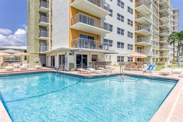 $2,250 | 2900 Northeast 30th Street, Unit 4I, Fort Lauderdale, FL 33306