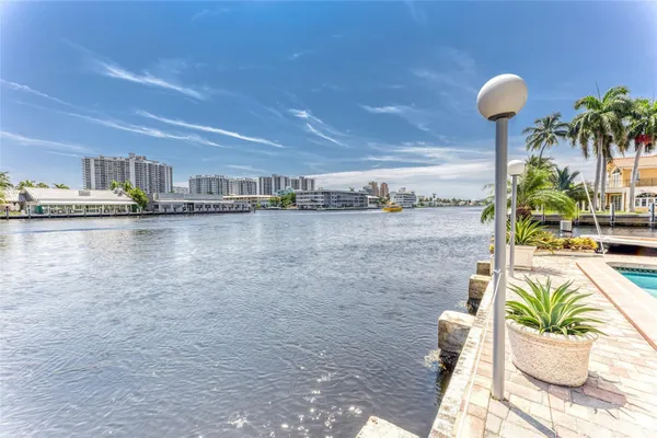 $2,250 | 2900 Northeast 30th Street, Unit 4I, Fort Lauderdale, FL 33306