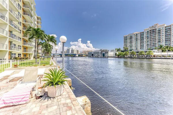 $2,250 | 2900 Northeast 30th Street, Unit 4I, Fort Lauderdale, FL 33306