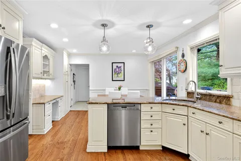 $2,498,000 | 58 Hummingbird Drive, East Hills, NY 11576