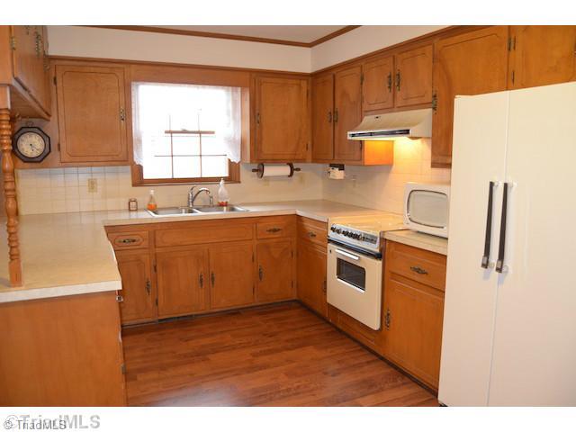 1679 Slate Road King, NC 27021 - Photo 6 of 16 Kitchen.